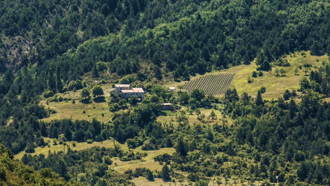 Entre Terre Et Ciel Acomodação com café da manhã Rémuzat Exterior foto
